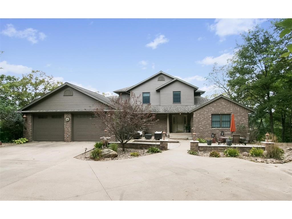 26011 212th Avenue, Delhi, IA 52223