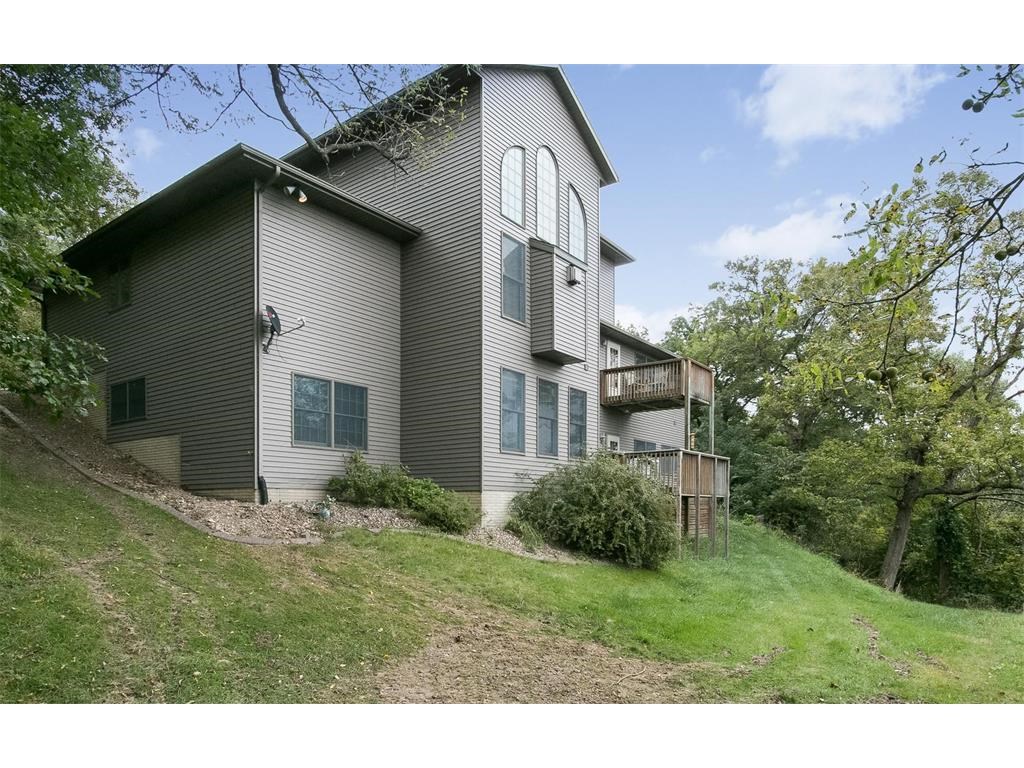 26011 212th Avenue, Delhi, IA 52223