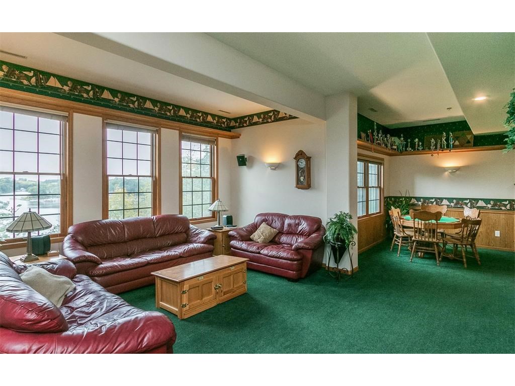 26011 212th Avenue, Delhi, IA 52223