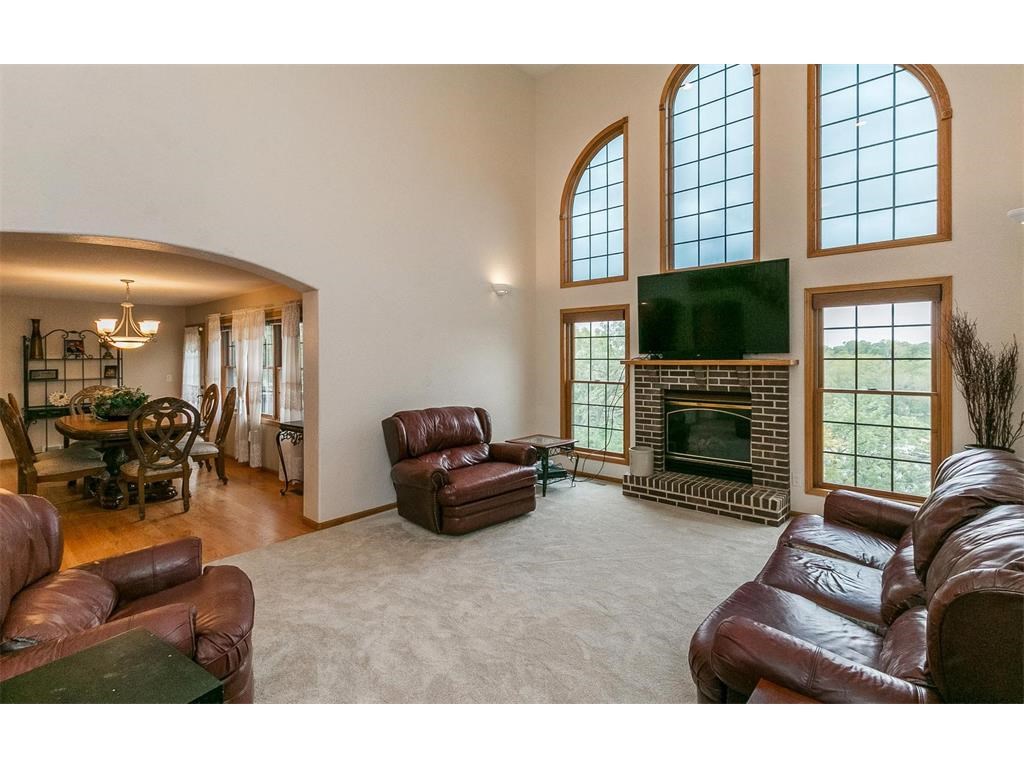 26011 212th Avenue, Delhi, IA 52223