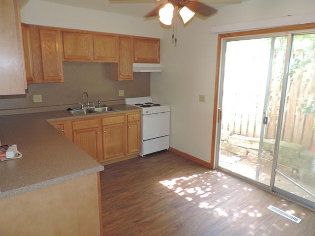 1102Hollywood Blvd, Iowa City, IA 52240