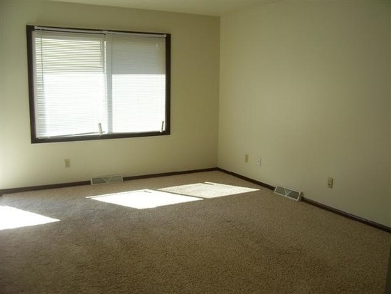 1102Hollywood Blvd, Iowa City, IA 52240