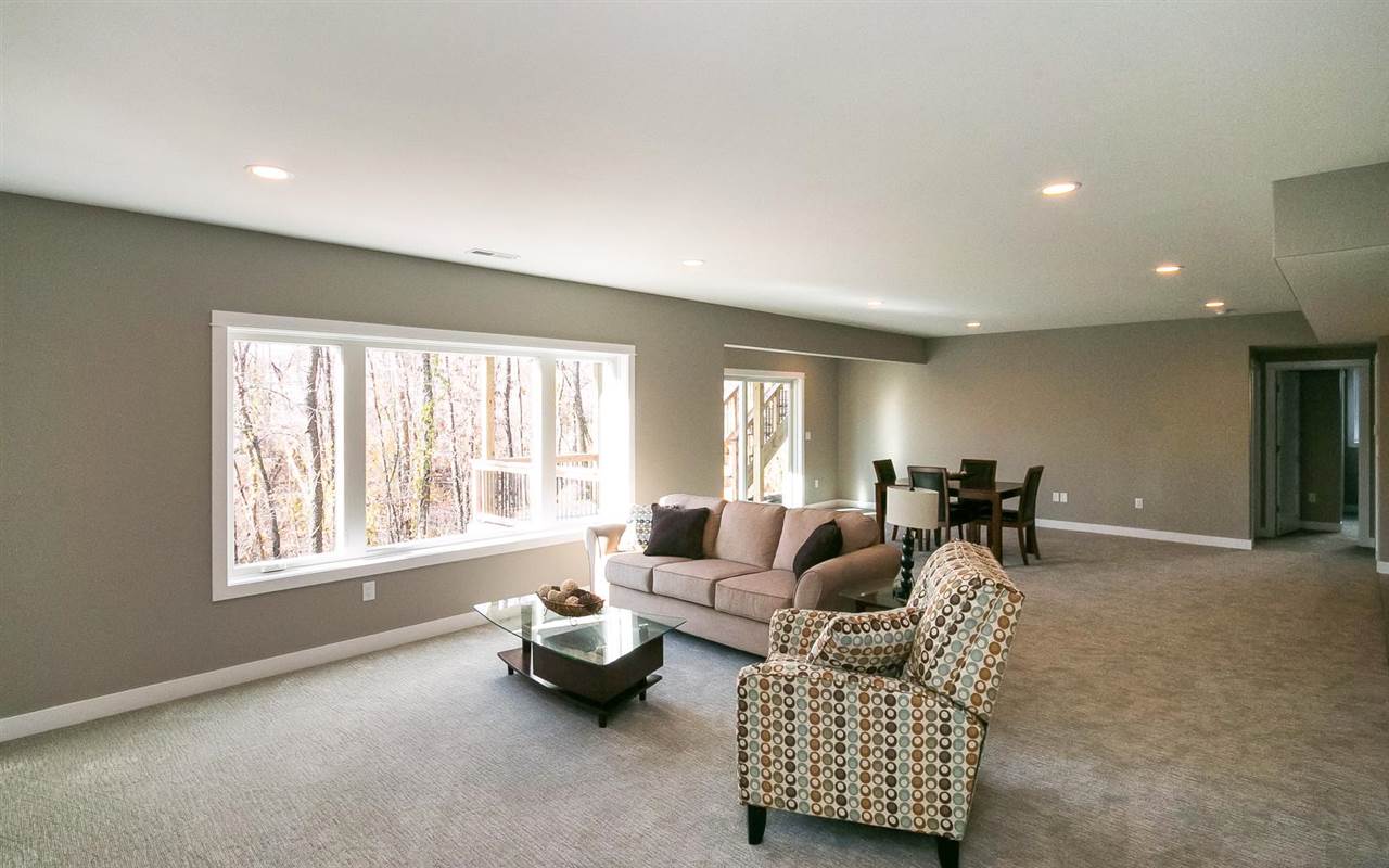 2752MUDDY CREEK LN, Coralville, IA 52241