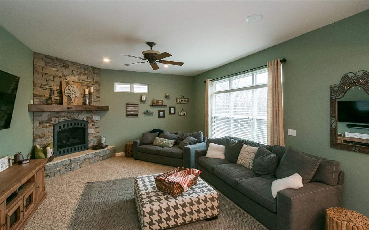 2002Diamond Mil Cir, Coralville, IA 52241