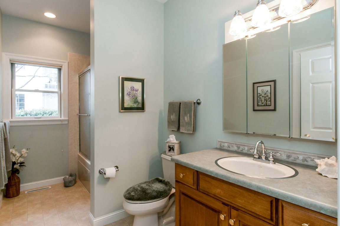 2344 E Washington, Iowa City, IA 52245