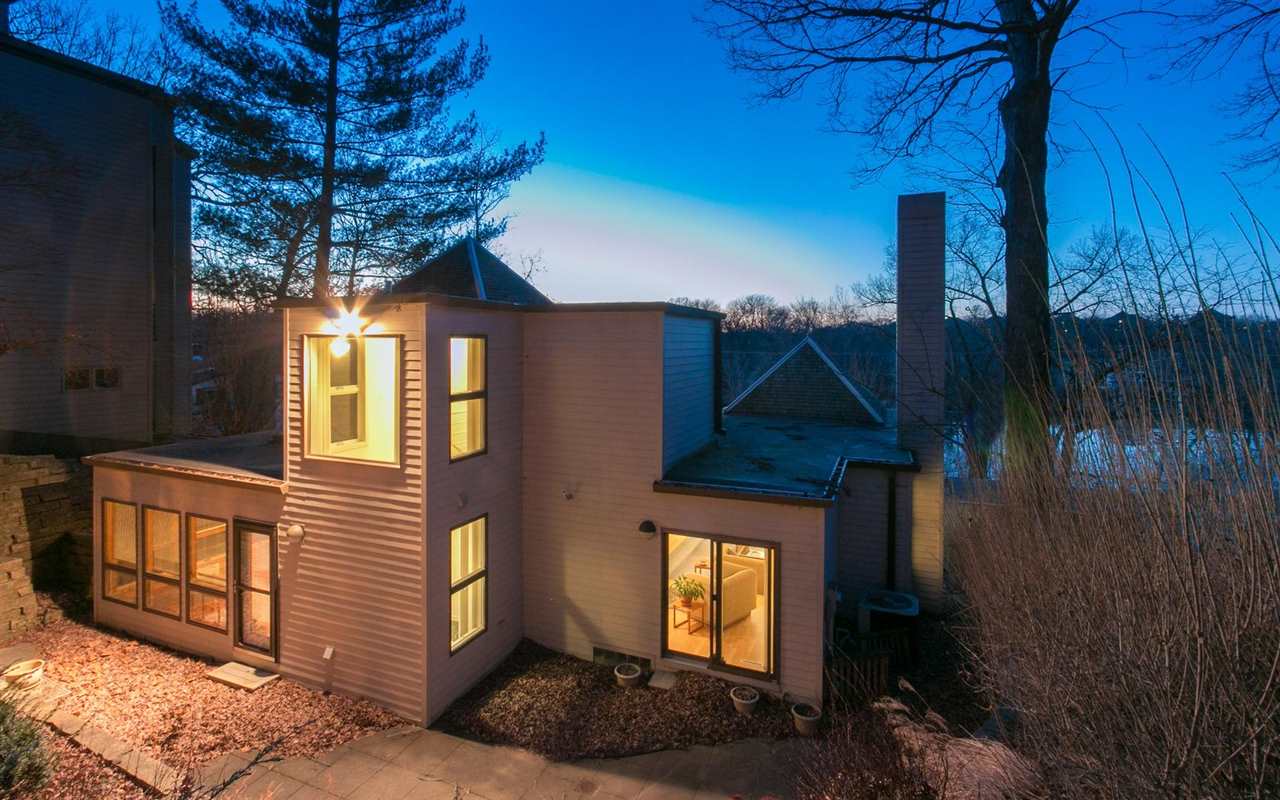 406Rocky Shore Dr, Iowa City, IA 52246