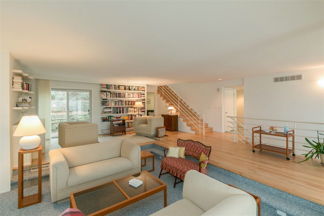 406Rocky Shore Dr, Iowa City, IA 52246