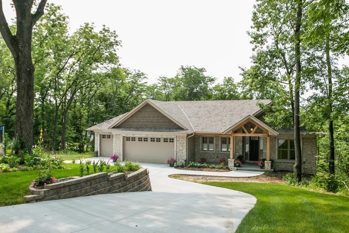 3752 NE CARDINAL CT, North Liberty, IA 52317