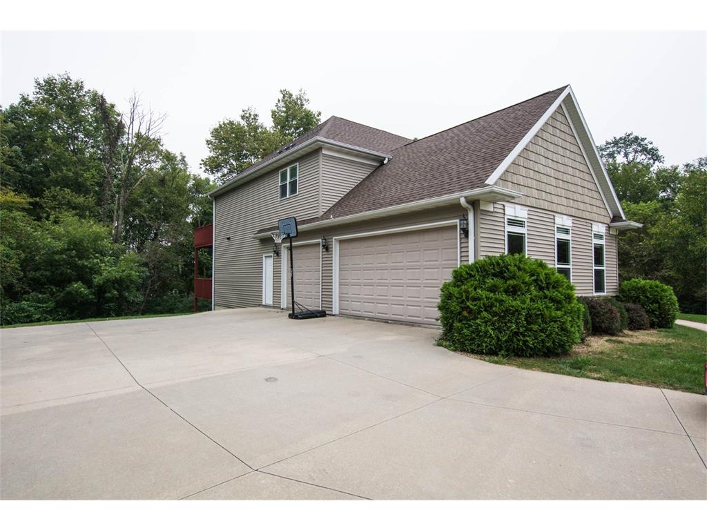 440 Sycamore Court, Robins, IA 52328