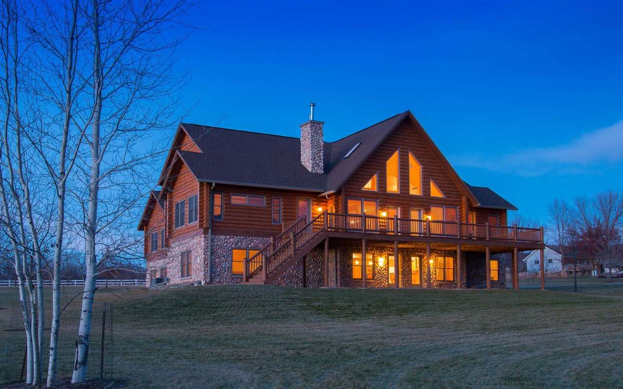 3995Crest View Rd NE, Solon, IA 52333