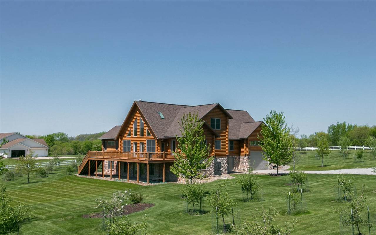 3995Crest View Rd NE, Solon, IA 52333