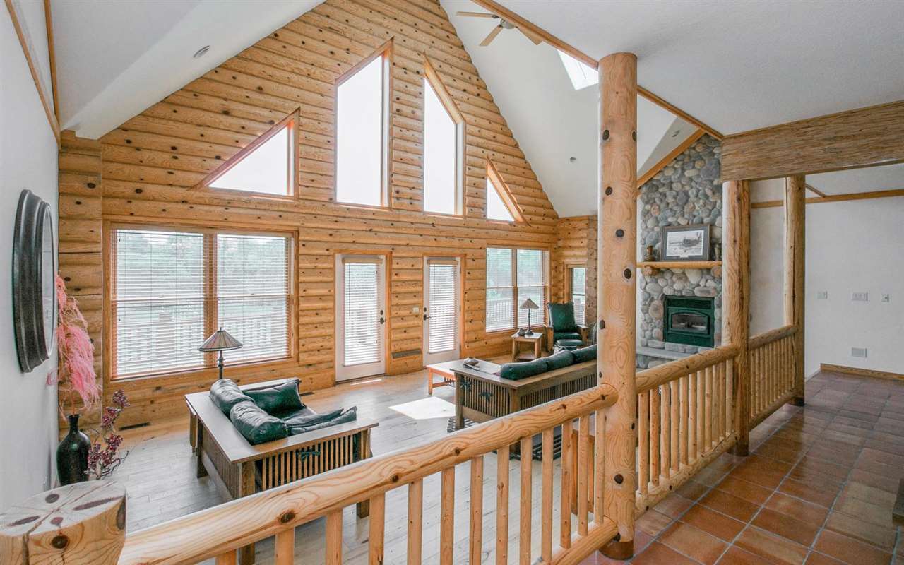 3995Crest View Rd NE, Solon, IA 52333