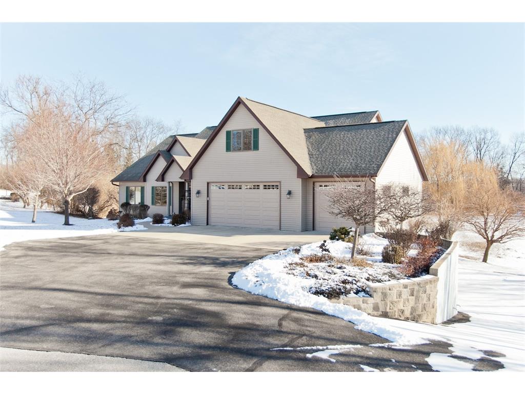 2812 Deer Valley Drive NW, Swisher, IA 52338