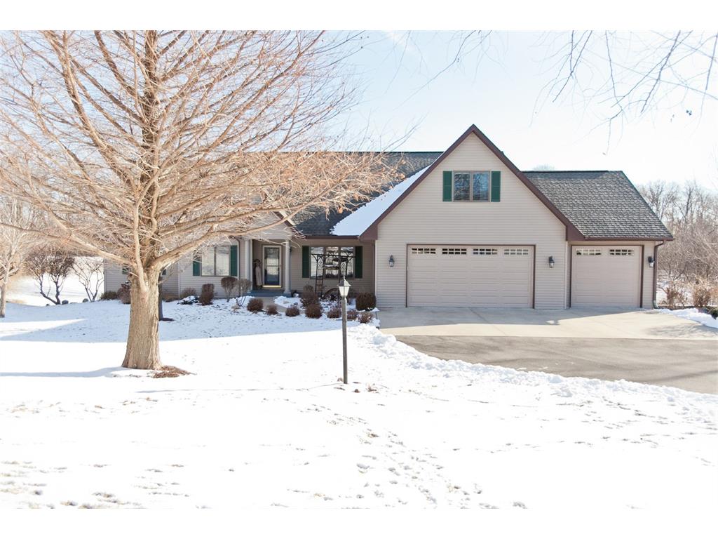 2812 Deer Valley Drive NW, Swisher, IA 52338
