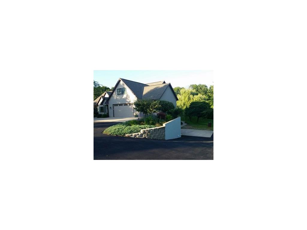 2812 Deer Valley Drive NW, Swisher, IA 52338