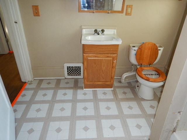 823 Oakland Rd NECedar Rapids, IA, 52402Linn County