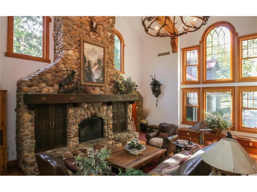 2075 Cottage Glen Road SE, Cedar Rapids, IA 52403