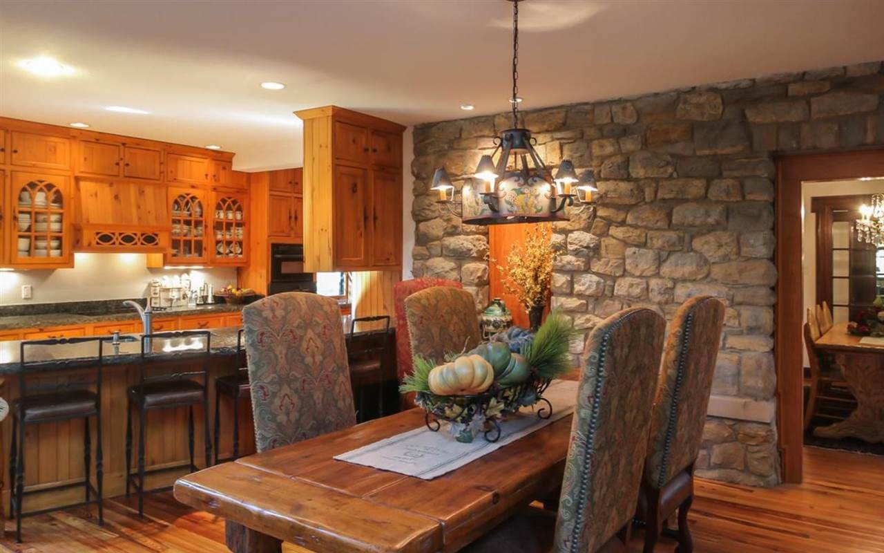 2075 Cottage Glen Rd SE, Cedar Rapids, IA 52403