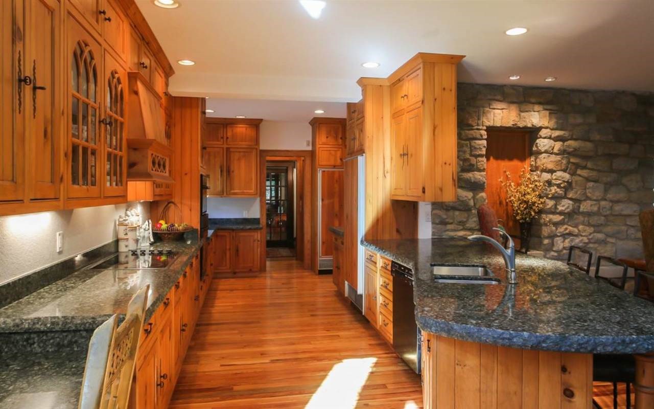 2075 Cottage Glen Rd SE, Cedar Rapids, IA 52403