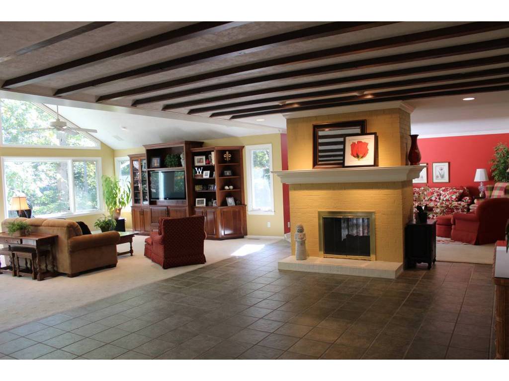 7 Oak ParkDrive, Bettendorf, IA 52722