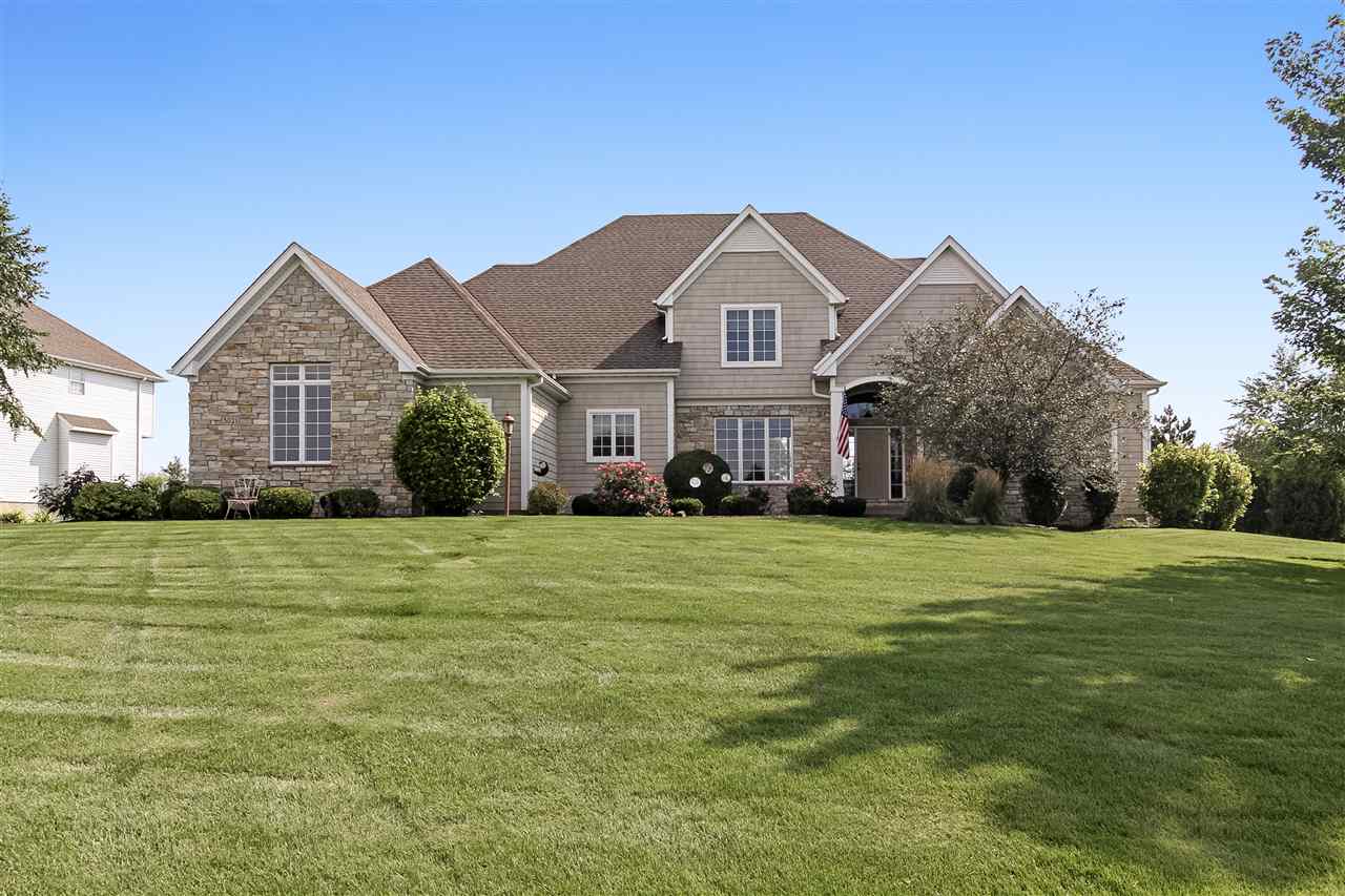 5021PIGEON CREEK Trail, Bettendorf, IA 52722