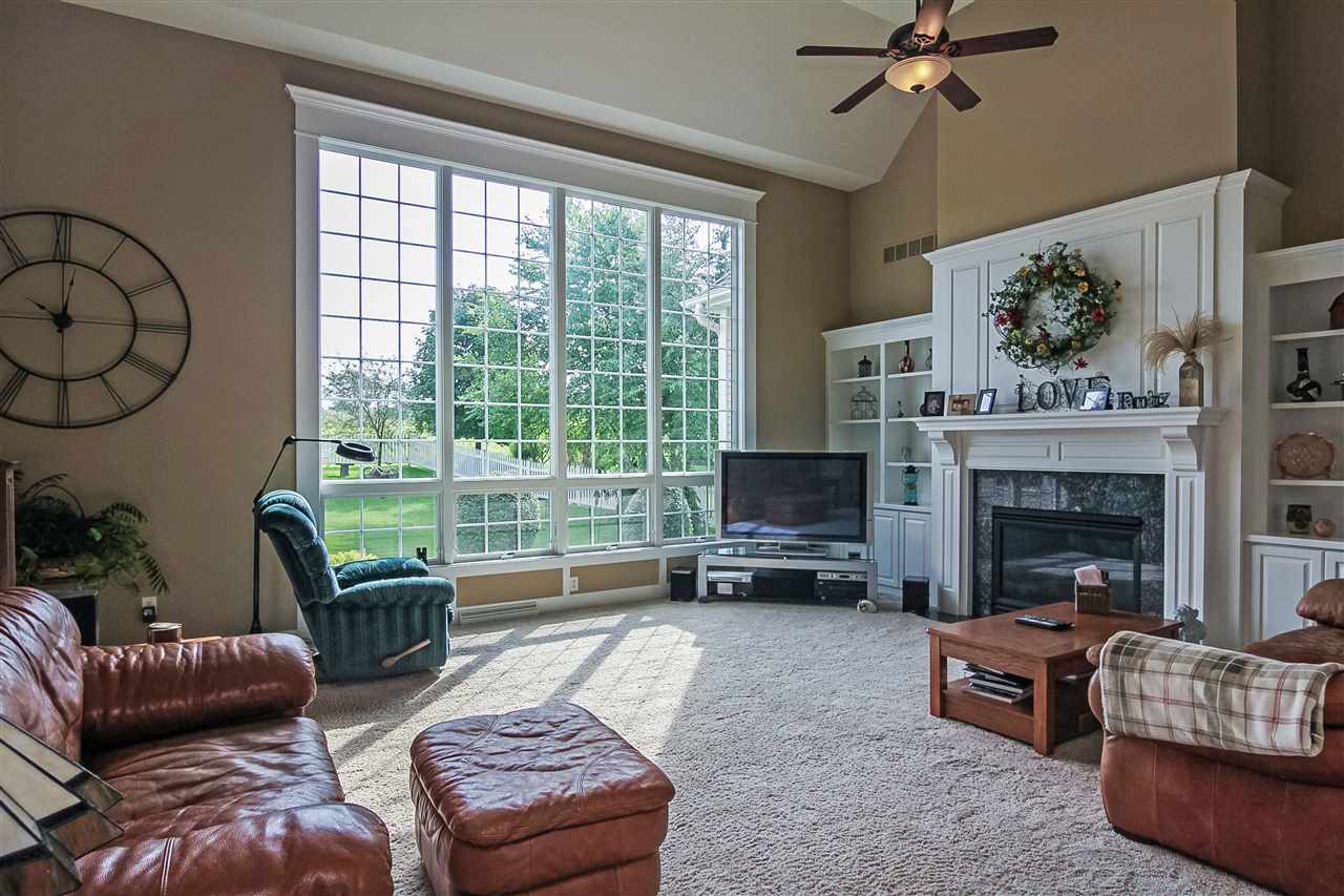 5021PIGEON CREEK Trail, Bettendorf, IA 52722