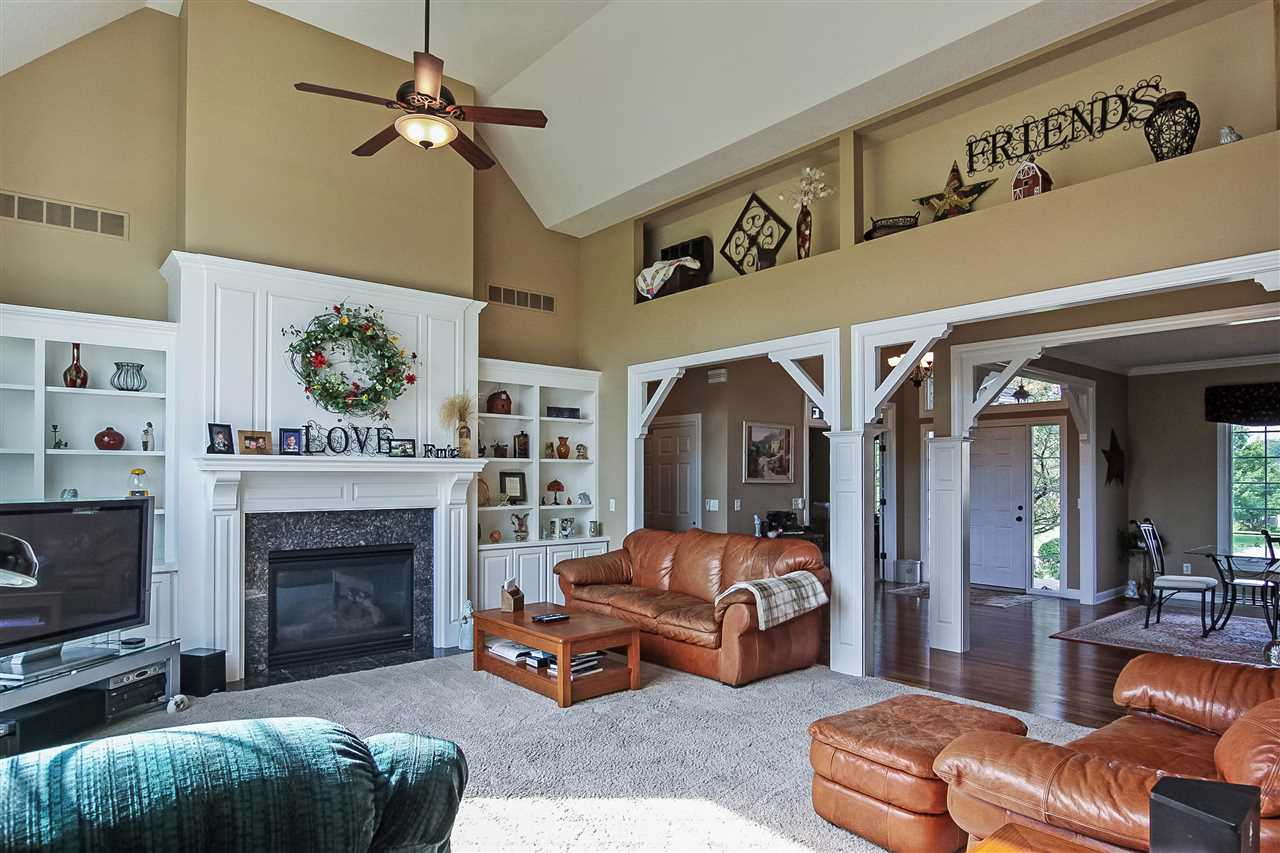 5021PIGEON CREEK Trail, Bettendorf, IA 52722
