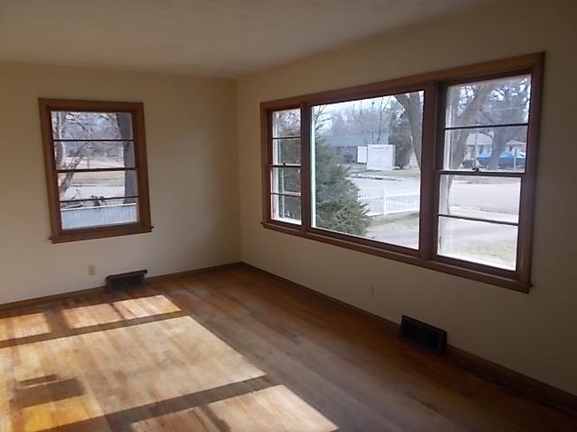 1304 3rd StCamanche, IA, 52730Clinton County