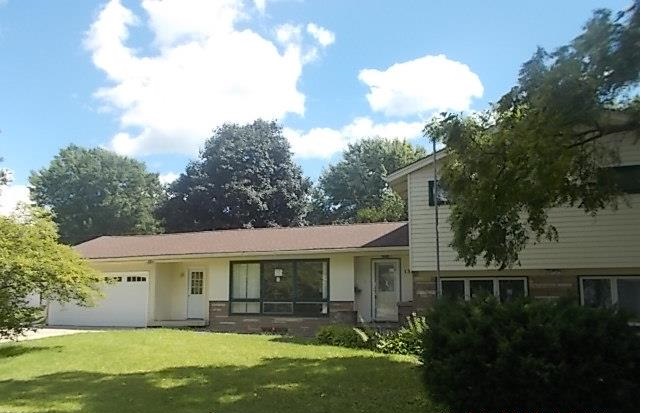 1319 4th StCamanche, IA, 52730Clinton County