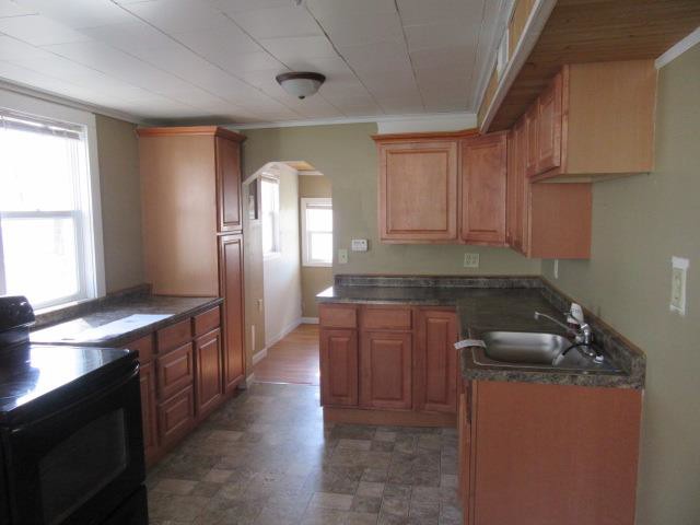 637 Locust PlClinton, IA, 52732Clinton County