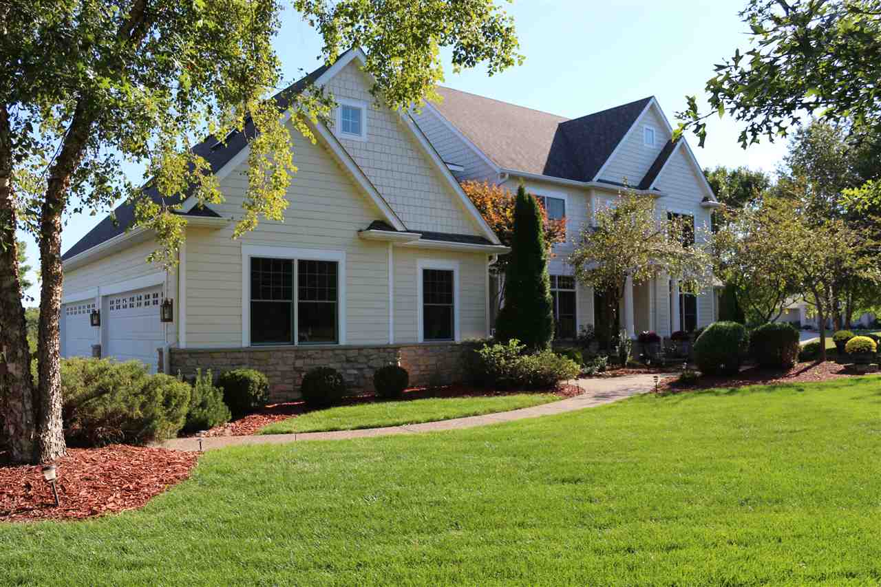 3PEBBLE CREEK, Le Claire, IA 52753