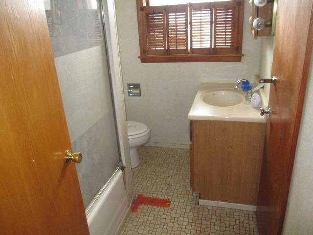 205 S 8th StLe Claire, IA, 52753Scott County