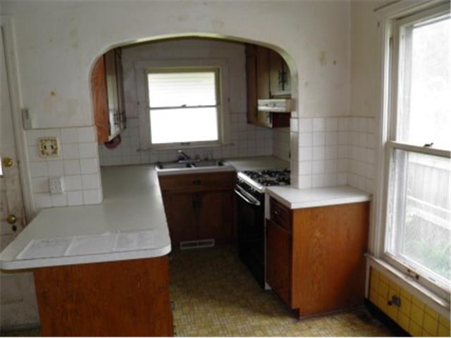 706 N Howell StDavenport, IA, 52802Scott County