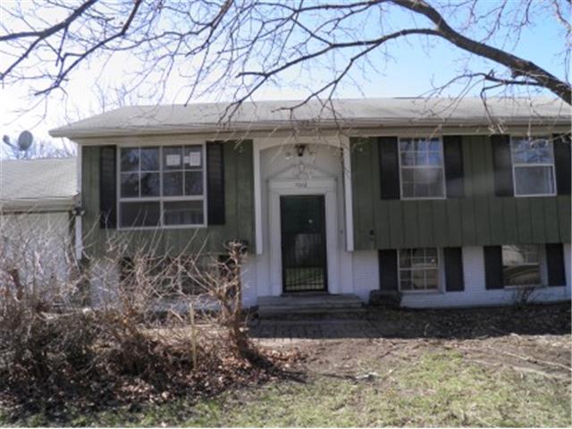 2716 Wooddale AveDavenport, IA, 52804Scott County