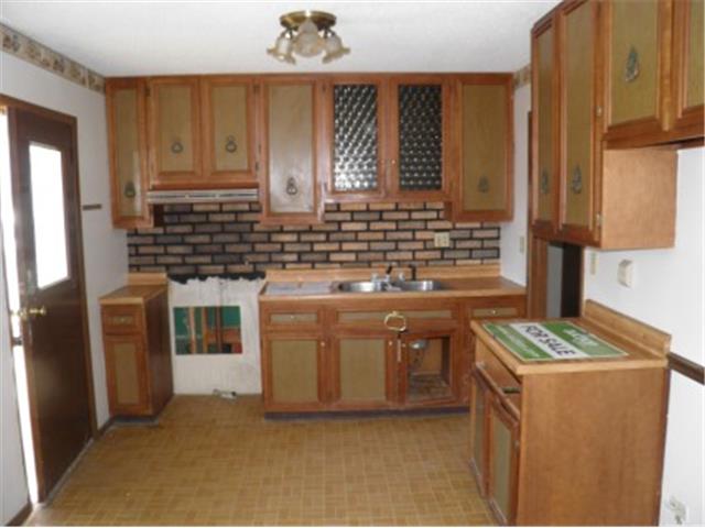 2716 Wooddale AveDavenport, IA, 52804Scott County