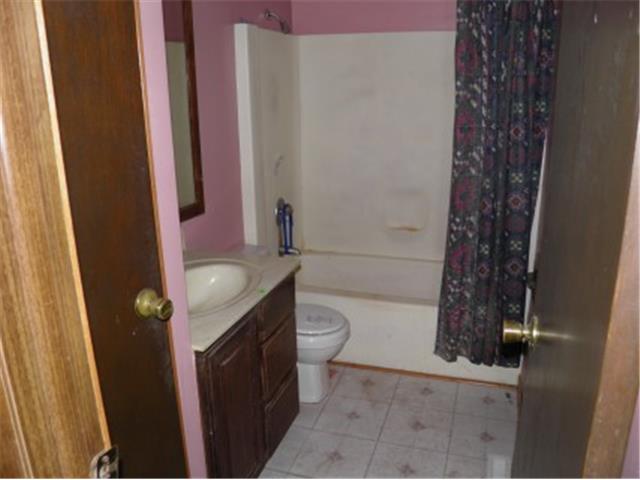 2716 Wooddale AveDavenport, IA, 52804Scott County