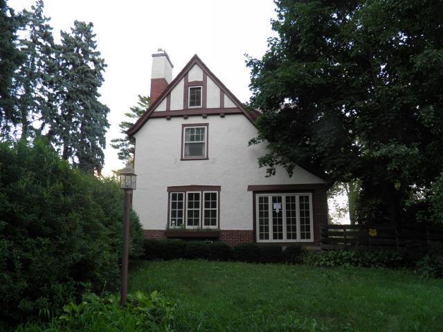 1027 Wilkes AveDavenport, IA, 52804Scott County