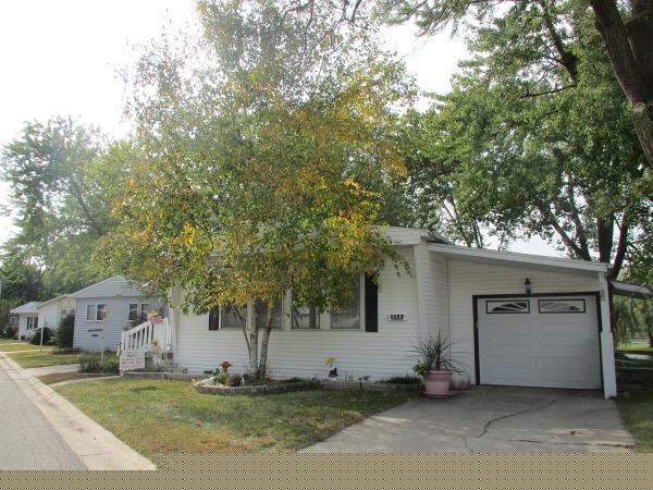 Willow Lake Estates1122 Lakewood RoadElgin, IL 60123