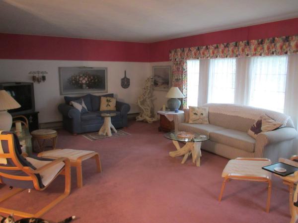 Willow Lake Estates1122 Lakewood RoadElgin, IL 60123