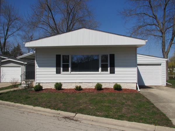 Willow Lake Estates1104 Lakewood RdElgin, IL 60123