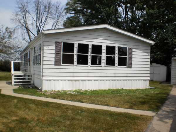 Pheasant Lake Estates 24 Dove CourtBeecher, IL 60401