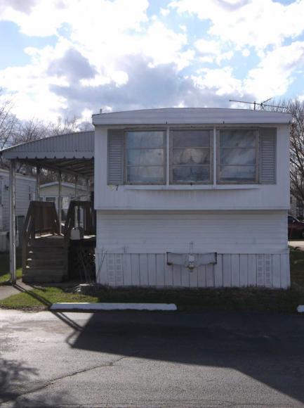 Queen's Estates 1712 S. Dixie Highway Site 37Crete, IL 60417