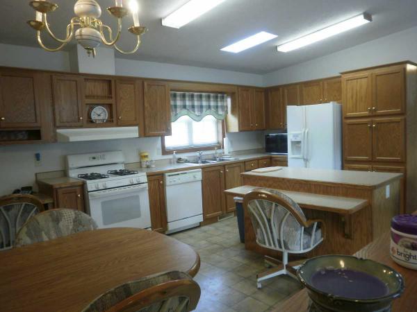 Gateway Manufactured Home Community10901 W. LaCosta Ln.Frankfort, IL 60423