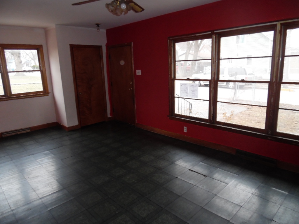 606 Flagg StAurora, IL, 60505Kane County