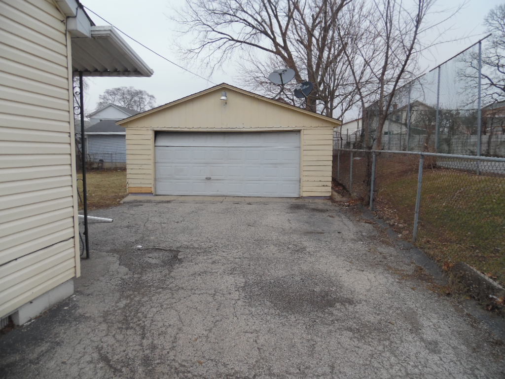 606 Flagg StAurora, IL, 60505Kane County