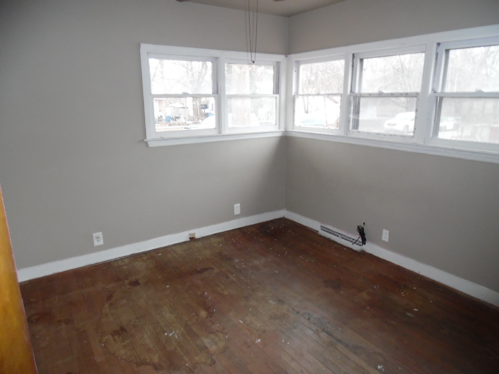 606 Flagg StAurora, IL, 60505Kane County