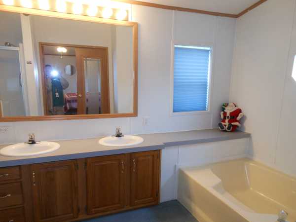 Oak Ridge1081 Beechnut CircleManteno, IL 60950