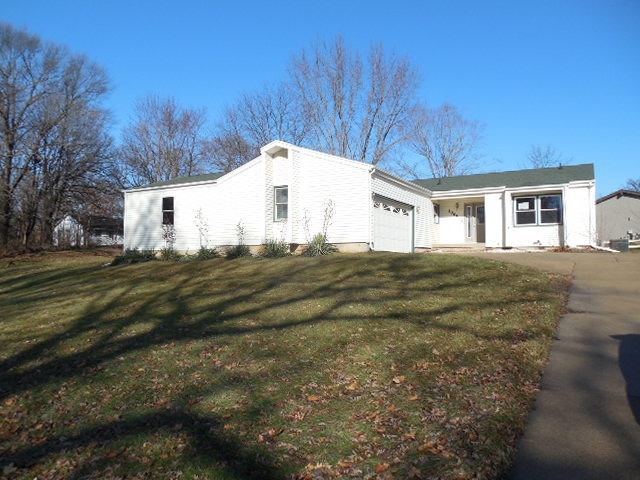 1065 Idle Oaks RunDixon, IL, 61021Lee County