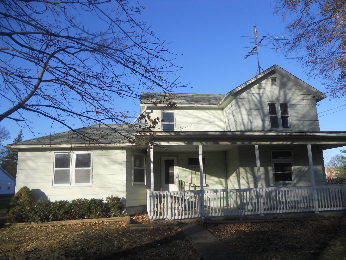 185 W Railroad StRoseville, IL, 61473Warren County