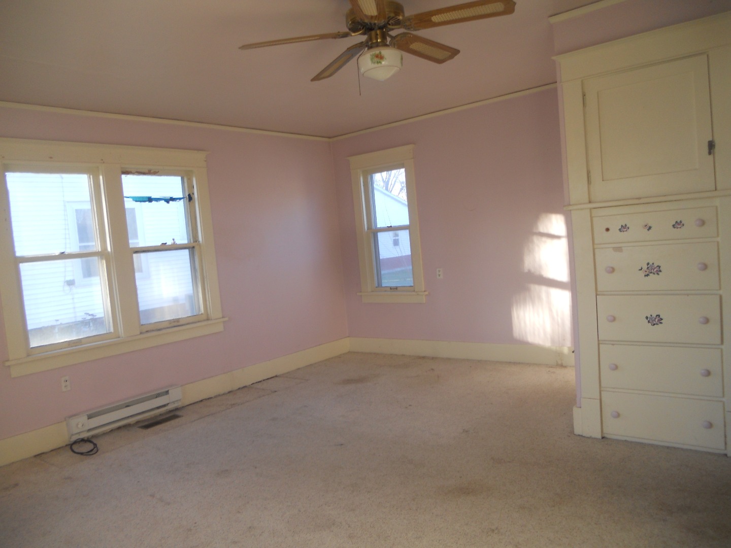 185 W Railroad StRoseville, IL, 61473Warren County
